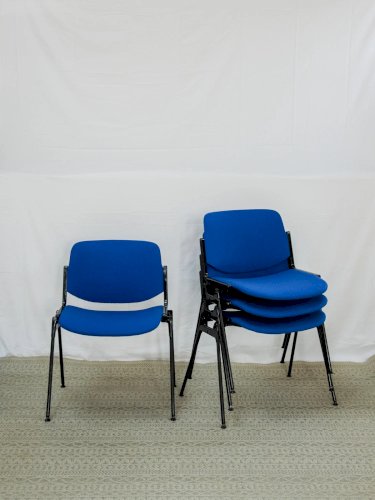 Alma, le lot de chaises Giancarlo Piretti N°842