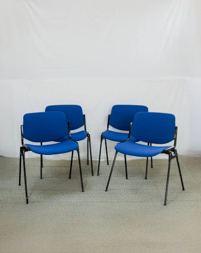 Alma, le lot de chaises Giancarlo Piretti N°842