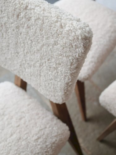 Alma, les 4 chaises en bois et tissu bouclette N°1278