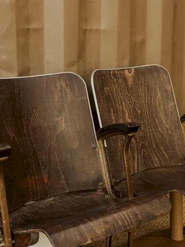 Alma, les strapontins de cinéma en bois N°1034