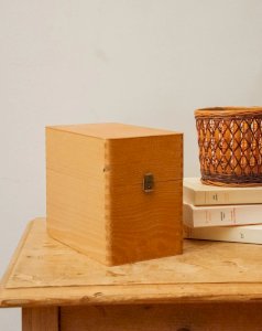 Ambroise, the wooden archive box No. 731