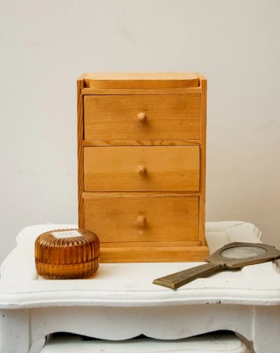 Ambroise, la petite boîte coiffeuse en bois N°725