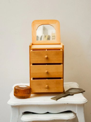 Ambroise, la petite boîte coiffeuse en bois N°725