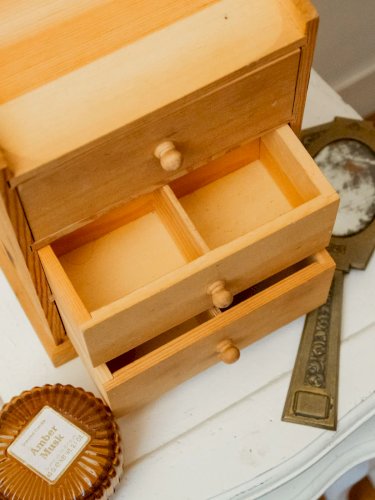 Ambroise, la petite boîte coiffeuse en bois N°725