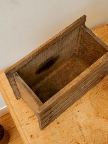 Ambroise, l'ancienne chauffeuse en bois N°730