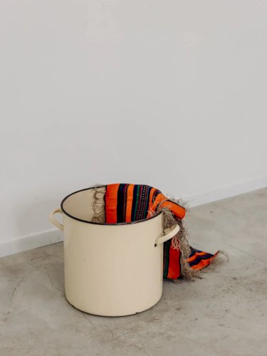 Ambroise, le grand pot en émail jaune N°39