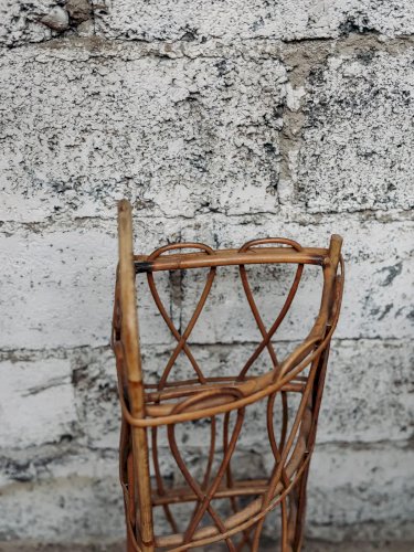 Ambroise, le porte-parapluie d'angle en rotin N°564