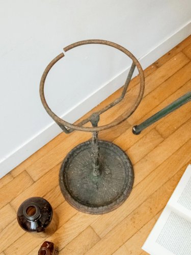 Ambroise, le porte-parapluie en métal N°734