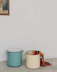 Ambroise, the blue enamel bucket No. 602