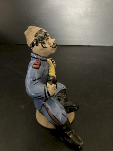 amusant cosaque avec accordeon  en poterie URSS souvenir figurine folklorique