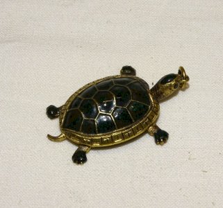 -AMUSANT PENDENTIF TORTUE METAL Doré et émail VERT BIJOU VINTAGE COLLECTION   D