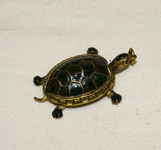 -AMUSANT PENDENTIF TORTUE METAL Doré et émail VERT BIJOU VINTAGE COLLECTION   D