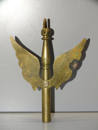 -AMUSANTE PETITE QUILLE EN LAITON COLLECTION MILITARIA VITRINE DECO     D