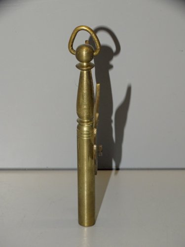 -AMUSANTE PETITE QUILLE EN LAITON COLLECTION MILITARIA VITRINE DECO     D