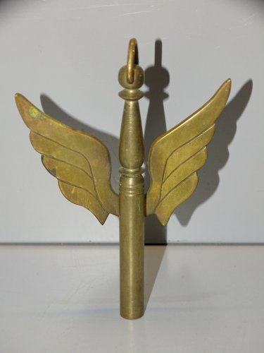 -AMUSANTE PETITE QUILLE EN LAITON COLLECTION MILITARIA VITRINE DECO     D