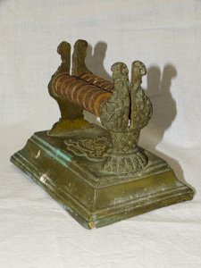 OLD MANUAL KNIFE SHARPENER with an ENGLISH BRAND D