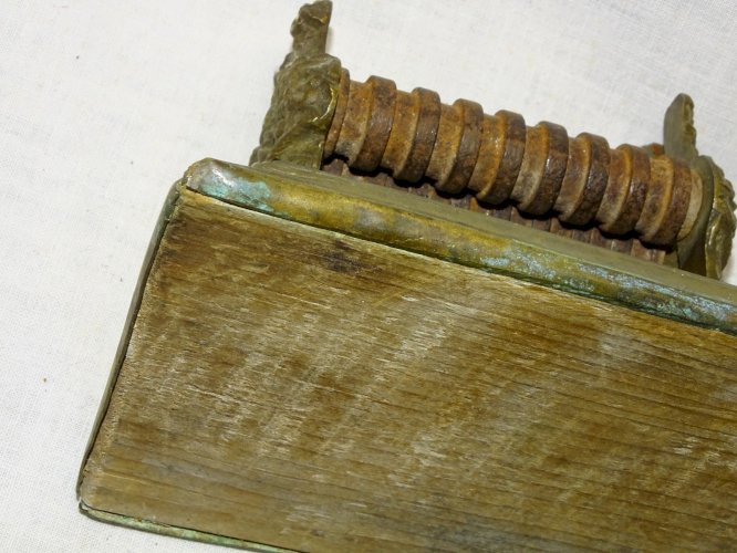- ANCIEN AIGUISEUR AFFÛTTEUR MANUEL  de COUTEAUX avec une MARQUE ANGLAISE   D