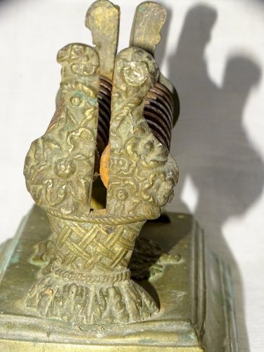 - ANCIEN AIGUISEUR AFFÛTTEUR MANUEL  de COUTEAUX avec une MARQUE ANGLAISE   D