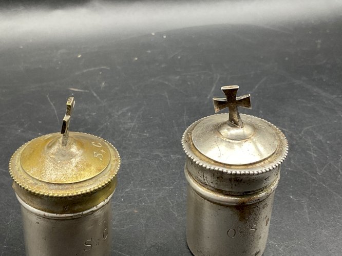 Ancien ampoules huiles sainte , Calice patène religion