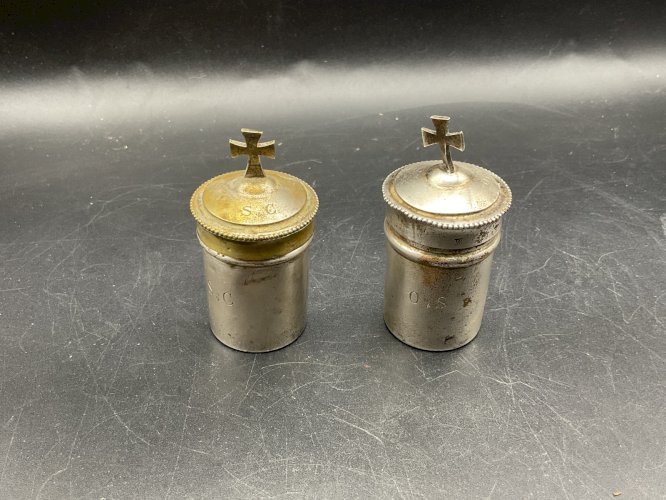 Ancien ampoules huiles sainte , Calice patène religion