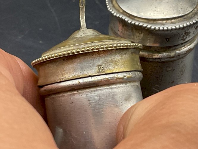 Ancien ampoules huiles sainte , Calice patène religion