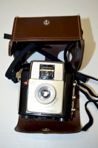 -ANCIEN APPAREIL PHOTO KODAK BROWNIE STARLET CAMERA étui cuir COLLECTION Vitrine