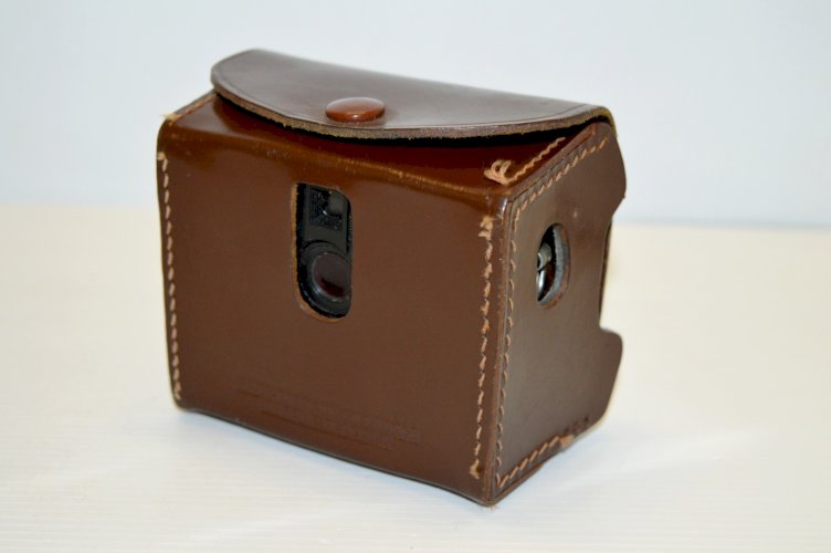 -ANCIEN APPAREIL PHOTO KODAK BROWNIE STARLET CAMERA étui cuir COLLECTION Vitrine