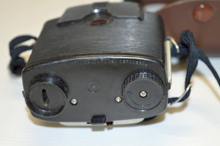 -ANCIEN APPAREIL PHOTO KODAK BROWNIE STARLET CAMERA étui cuir COLLECTION Vitrine