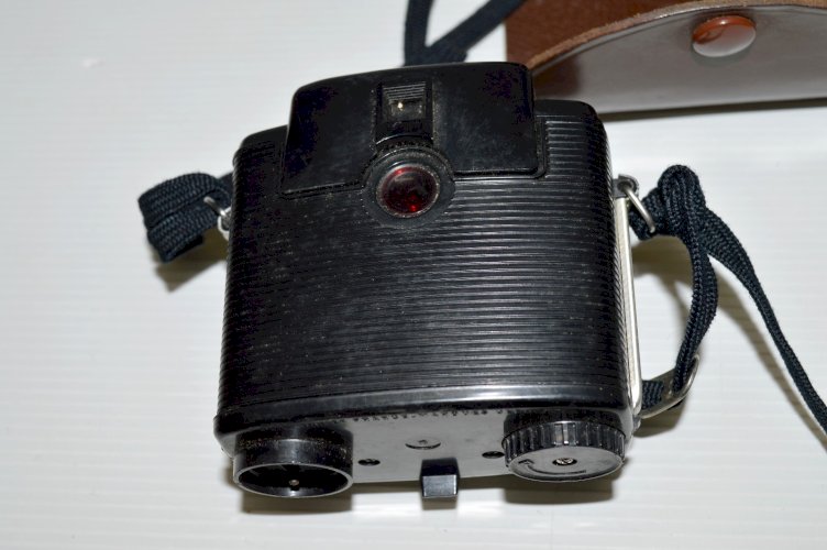 -ANCIEN APPAREIL PHOTO KODAK BROWNIE STARLET CAMERA étui cuir COLLECTION Vitrine