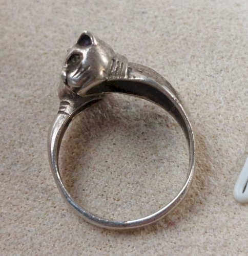 Ancien bague, décor deux chats, en argent massif