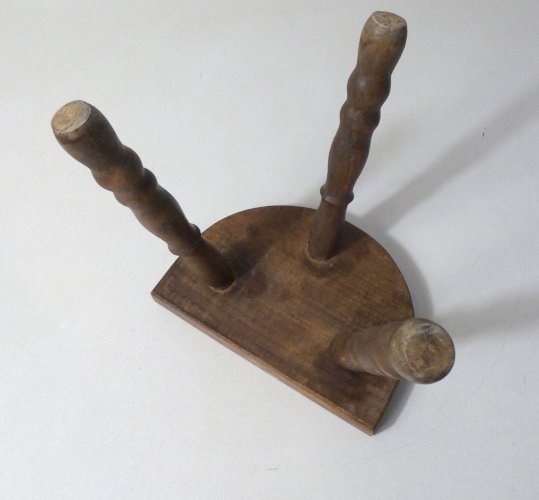 ancien banc de traite tabouret tripode en bois massif