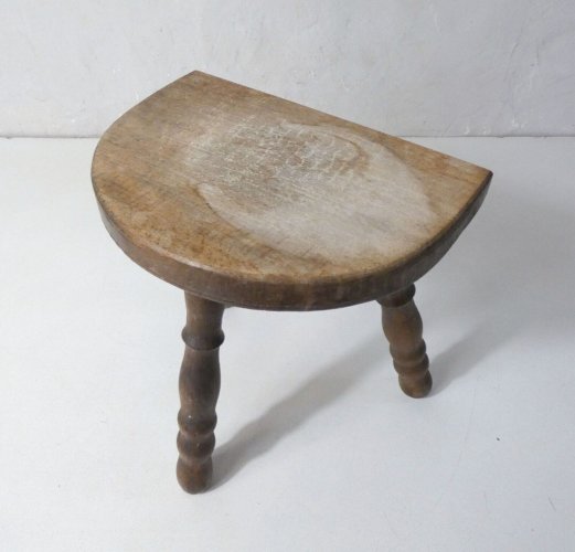 ancien banc de traite tabouret tripode en bois massif