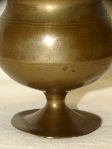 -ANCIEN BAS de BENITIER DE VOYAGE HAUTE EPOQUE LAITON ou BRONZE BELLE PATINE