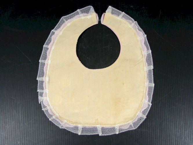 Ancien Bavoir Bébé Soie Brodée Rose et Dentelle TBE