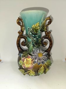 old beautiful floral majolica vase in good condition