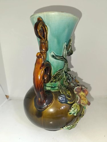 ancien beau vase en barbotine floral en bon etat