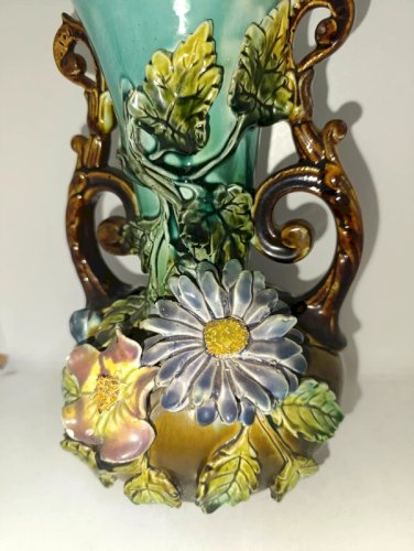 ancien beau vase en barbotine floral en bon etat