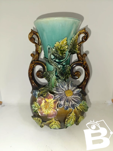 ancien beau vase en barbotine floral en bon etat