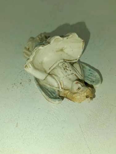 ancien benitier en porcelaine (19eme siecle) angelot en bon etat
