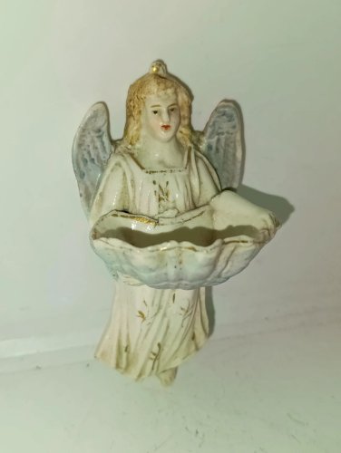ancien benitier en porcelaine (19eme siecle) angelot en bon etat