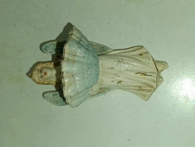 ancien benitier en porcelaine (19eme siecle) angelot en bon etat