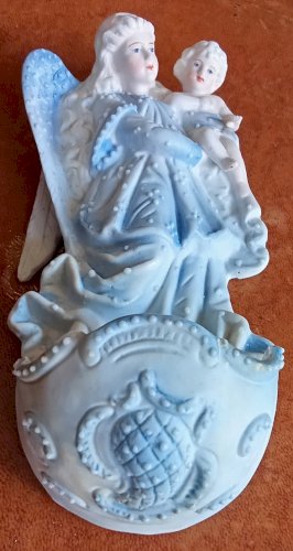 Ancien bénitier Porcelaine Biscuit Polychrome Ange À L Enfant  19 Ème Siècle