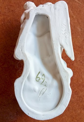 Ancien bénitier Porcelaine Biscuit Polychrome Ange À L Enfant  19 Ème Siècle