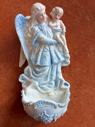 Ancien bénitier Porcelaine Biscuit Polychrome Ange À L Enfant  19 Ème Siècle