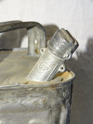 -ANCIEN BIDON D'ESSENCE BP en METAL avec RESTAURATIONS ANCIENNES COLLECTION   D