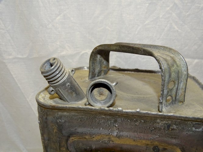-ANCIEN BIDON D'ESSENCE BP en METAL avec RESTAURATIONS ANCIENNES COLLECTION   D