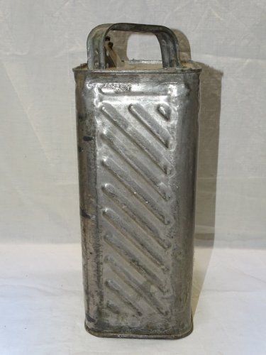 -ANCIEN BIDON D'ESSENCE BP en METAL avec RESTAURATIONS ANCIENNES COLLECTION   D