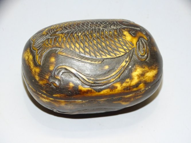 -ANCIEN BOUDDHA ORIENTAL EN 2 PARTIES FORMANT BOITE POISSONS CARPES COLLECTION D