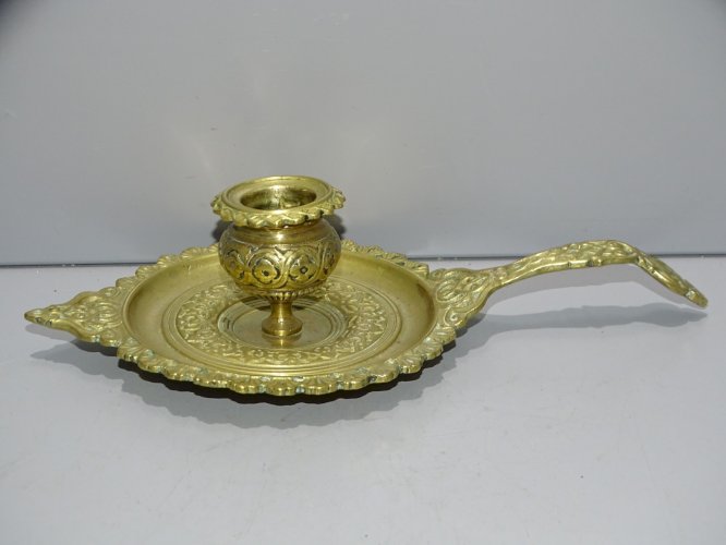 -ANCIEN BOUGEOIR A MAIN en LAITON BOUGIE COLLECTION déco VITRINE   D