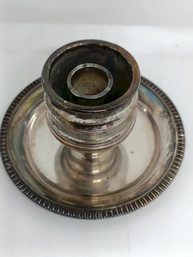 ancien bougeoir de table en metal argente en bon etat à nettoyer